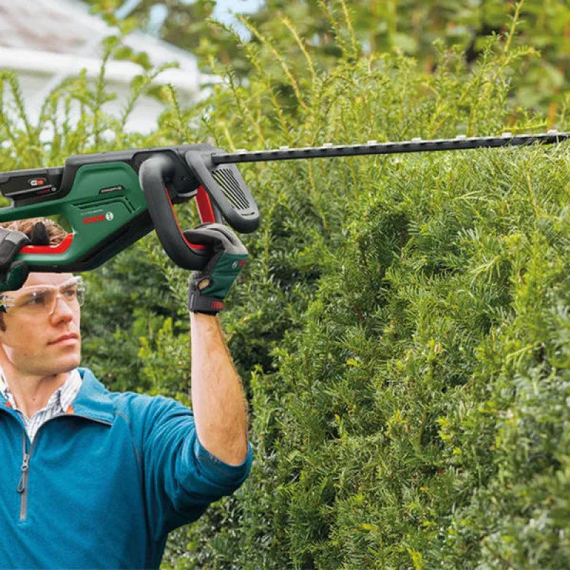 BOSCH Кущоріз акумуляторний UniversalHedgeCut 18V-5018В АКБ 1х2.5А·год 50мм крок різу 20мм ЗП AL1830CV 2.6кг (0600849K01)