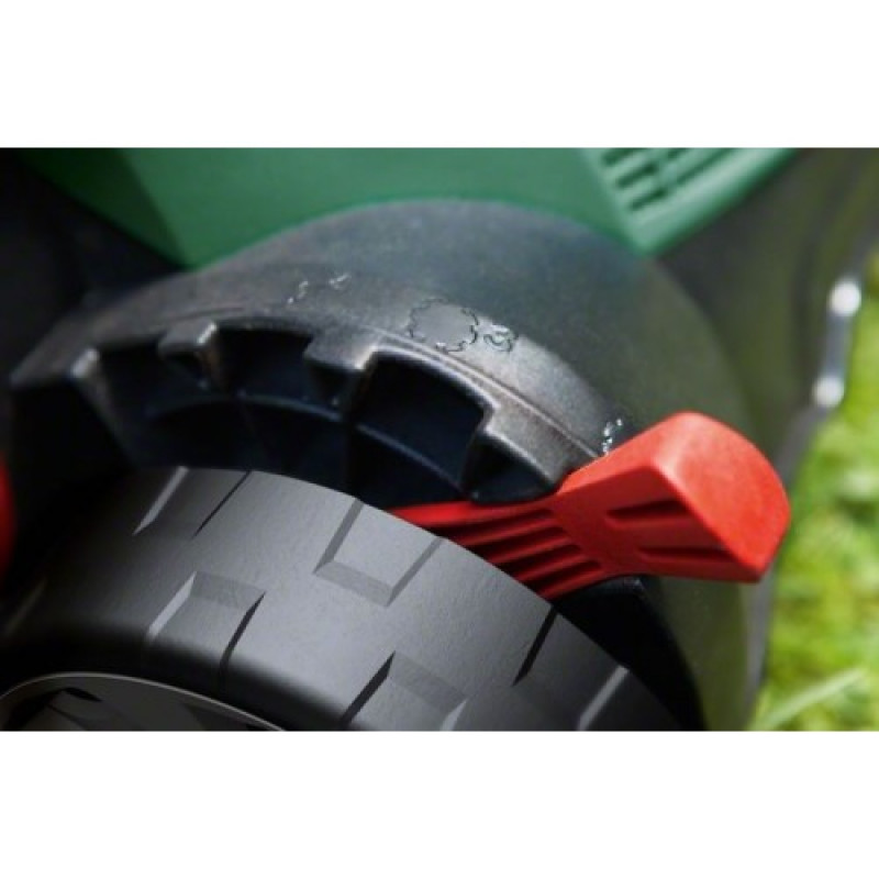 BOSCH Аератор-скарифікатор UniversalRake 900 900Вт 32см 50л 10кг (060088A001)