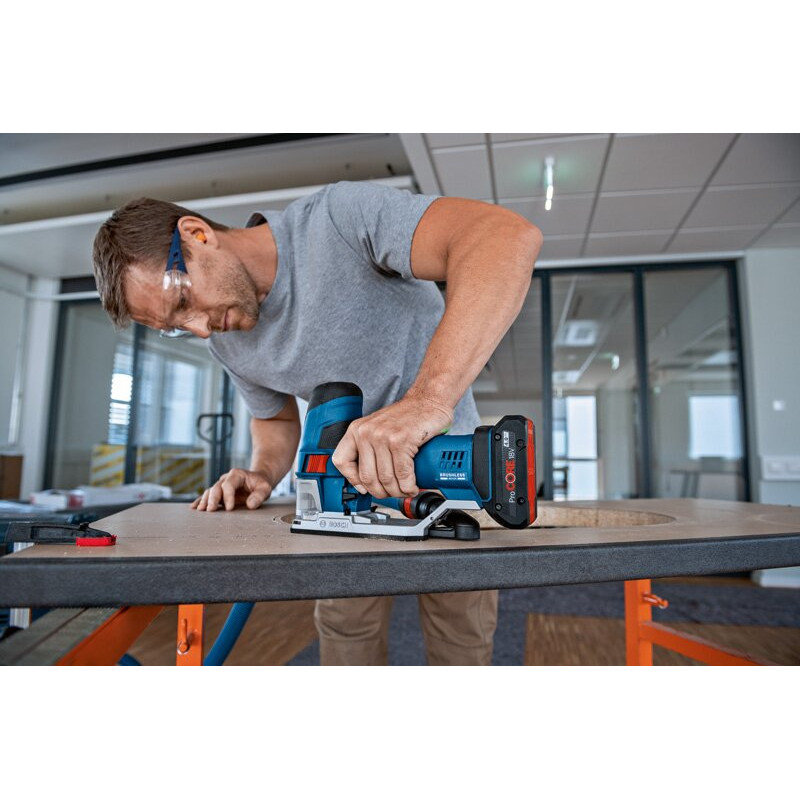 BOSCH Лобзик GST 18V-155 SC, акумуляторний 18В, без АКБ и ЗП (06015B0001)
