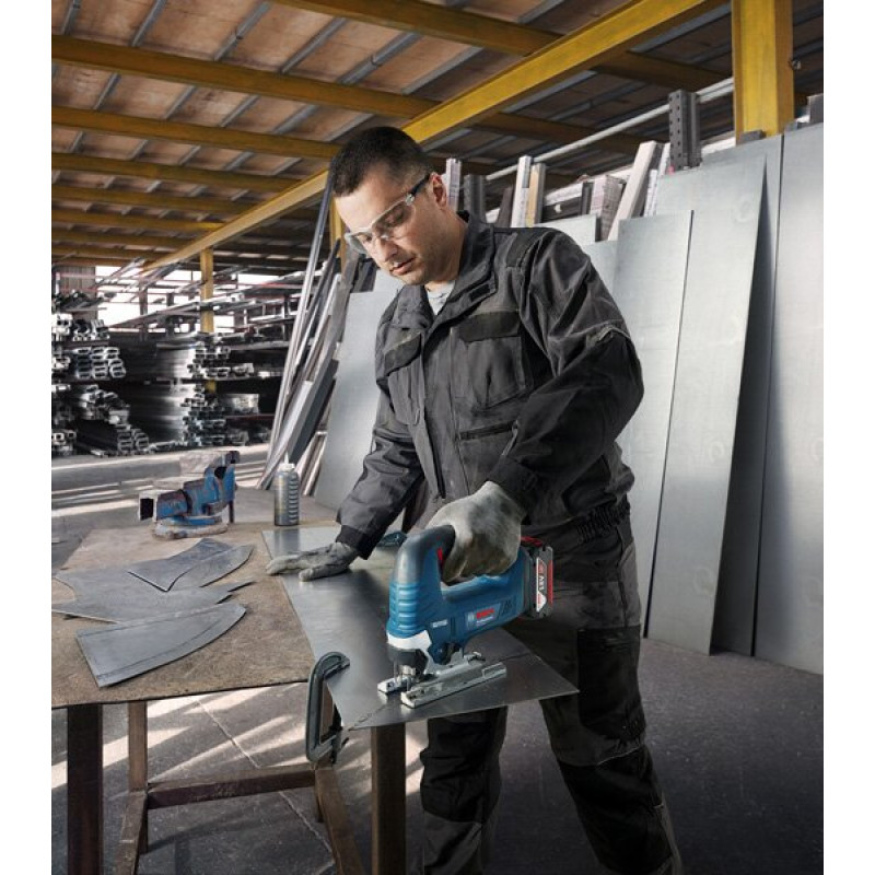 BOSCH Лобзик GST 185-LI, акумуляторний 18В, хід 26мм, 0-3500 об/хв, 2.4 кг, без АКБ та ЗП (06015B3021)