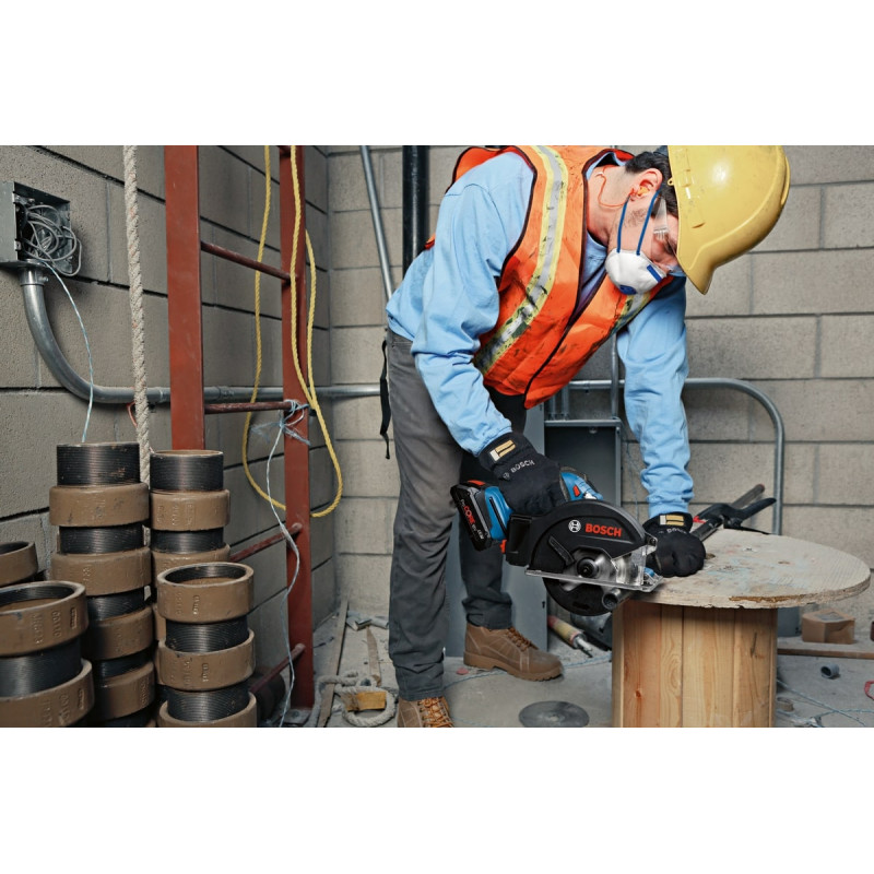 BOSCH Пила дискова GKM 18V-50 акумуляторна, 18 В, 136 мм, 4250 об/хв, 2.2 кг, без АКБ та ЗП (06016B8000)