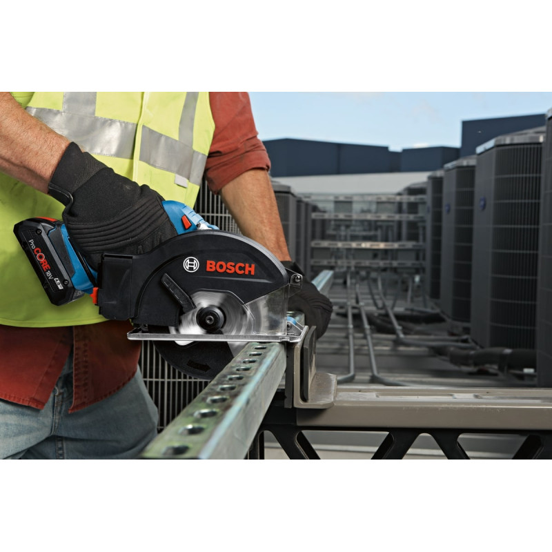 BOSCH Пила дискова GKM 18V-50 акумуляторна, 18 В, 136 мм, 4250 об/хв, 2.2 кг, без АКБ та ЗП (06016B8000)