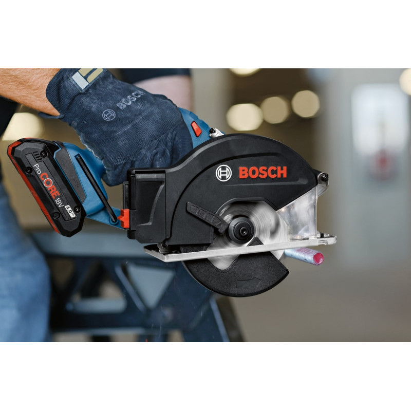 BOSCH Пила дискова GKM 18V-50 акумуляторна, 18 В, 136 мм, 4250 об/хв, 2.2 кг, без АКБ та ЗП (06016B8000)