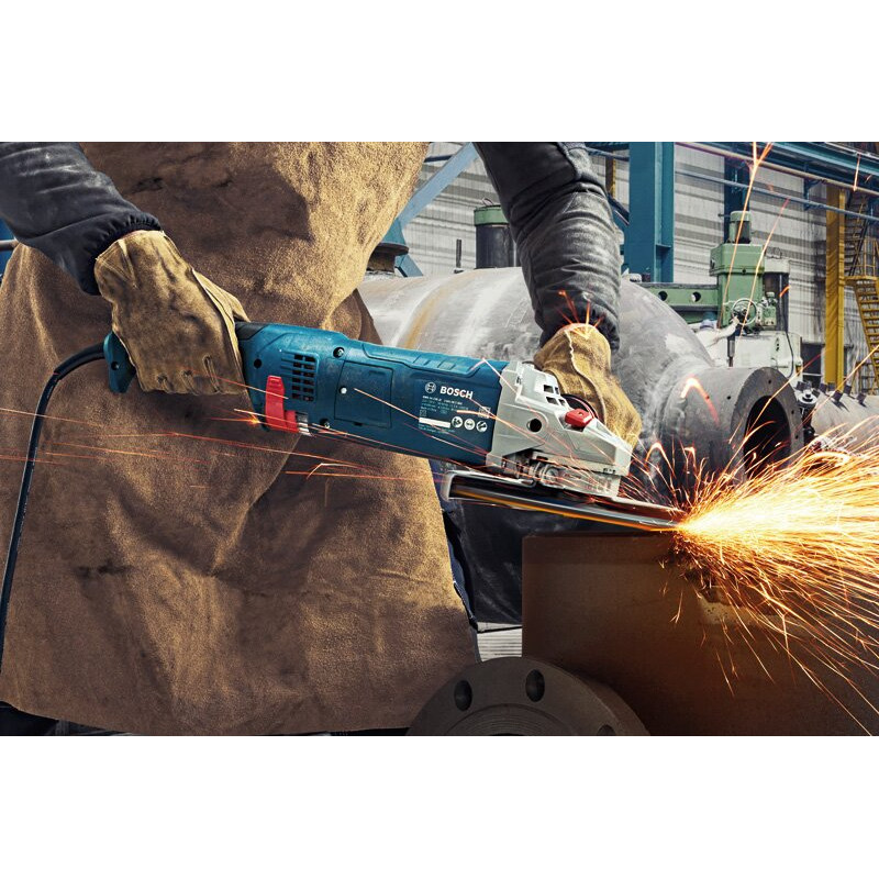 BOSCH Шлифмашина угловая (болгарка) GWS 24-230 JZ, 230мм, 2400Вт , 8500об•хв, плавн. пуск, із системою захисту від пилу Cyclone Tech, 5.8кг (06018C3300)