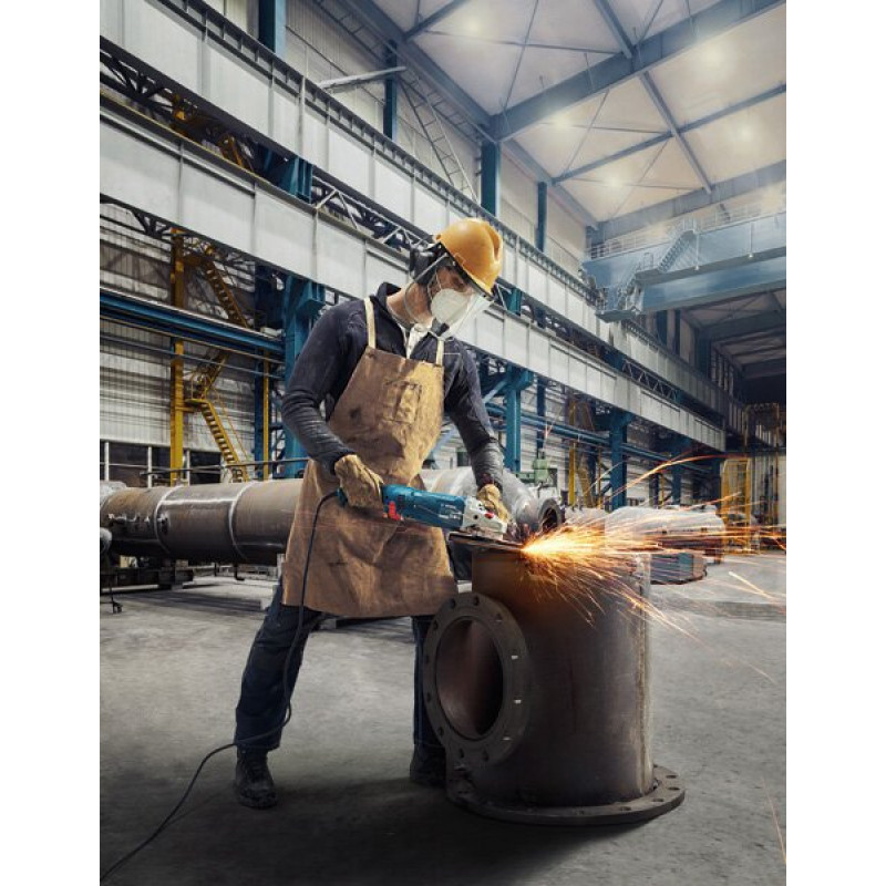 BOSCH Шлифмашина угловая (болгарка) GWS 24-230 JZ, 230мм, 2400Вт , 8500об•хв, плавн. пуск, із системою захисту від пилу Cyclone Tech, 5.8кг (06018C3300)