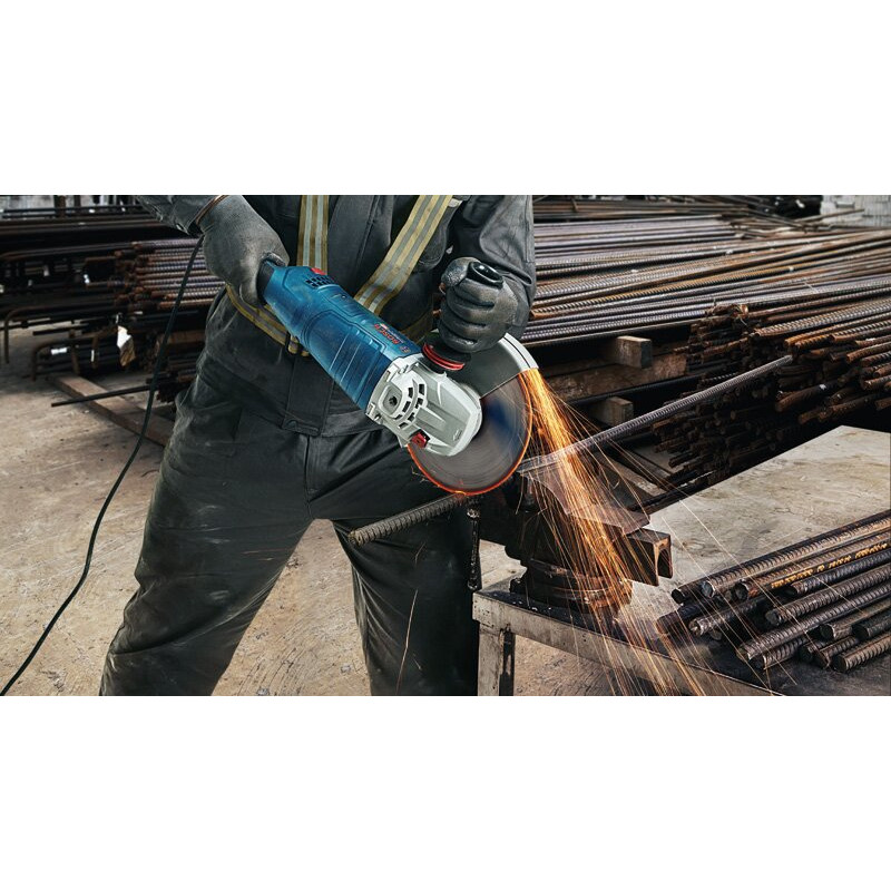BOSCH Шлифмашина угловая (болгарка) GWS 24-230 JZ, 230мм, 2400Вт , 8500об•хв, плавн. пуск, із системою захисту від пилу Cyclone Tech, 5.8кг (06018C3300)