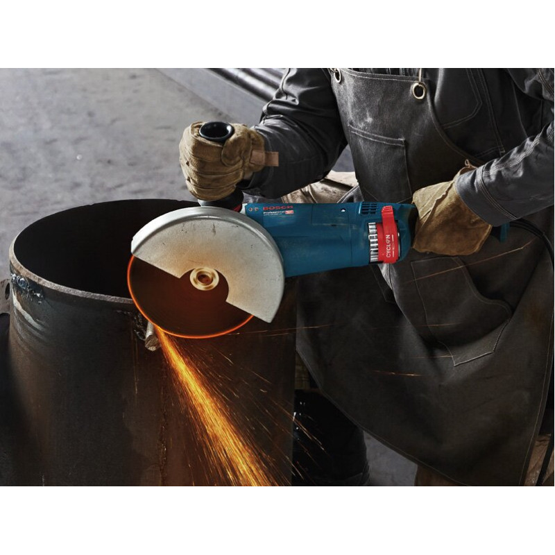 BOSCH Шлифмашина угловая (болгарка) GWS 24-230 JZ, 230мм, 2400Вт , 8500об•хв, плавн. пуск, із системою захисту від пилу Cyclone Tech, 5.8кг (06018C3300)