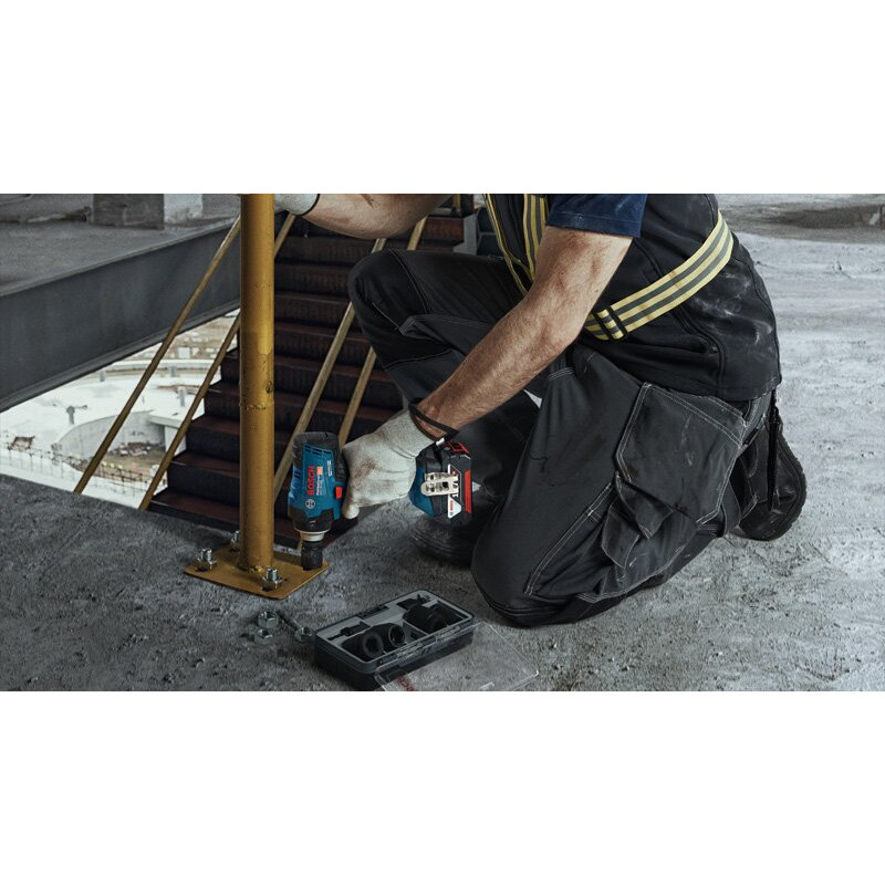 BOSCH Гайкокрут Professional GDS 18V-400 акум, 400 Нм, 0-2500 об/хв, валіза, зажим квадрат, 1.25 кг, без АКБ та ЗП (06019K0021)