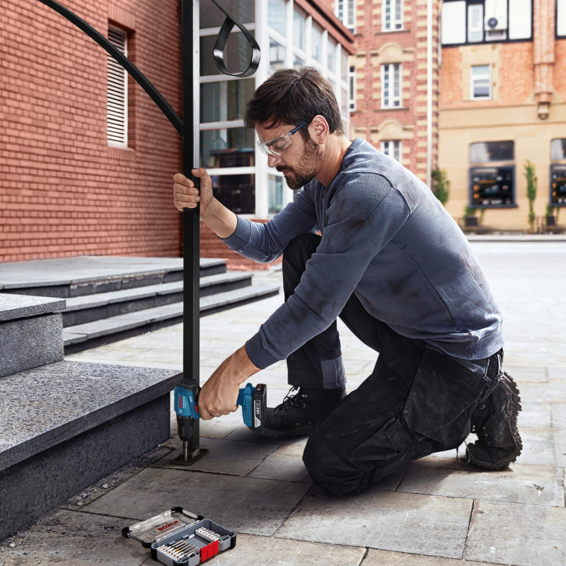 BOSCH Шурупокрут-дриль акумуляторний GSR 185-LI 18В 2х2.0А·год 50Нм 500·1900об·хв 0.9кг (06019K3000)
