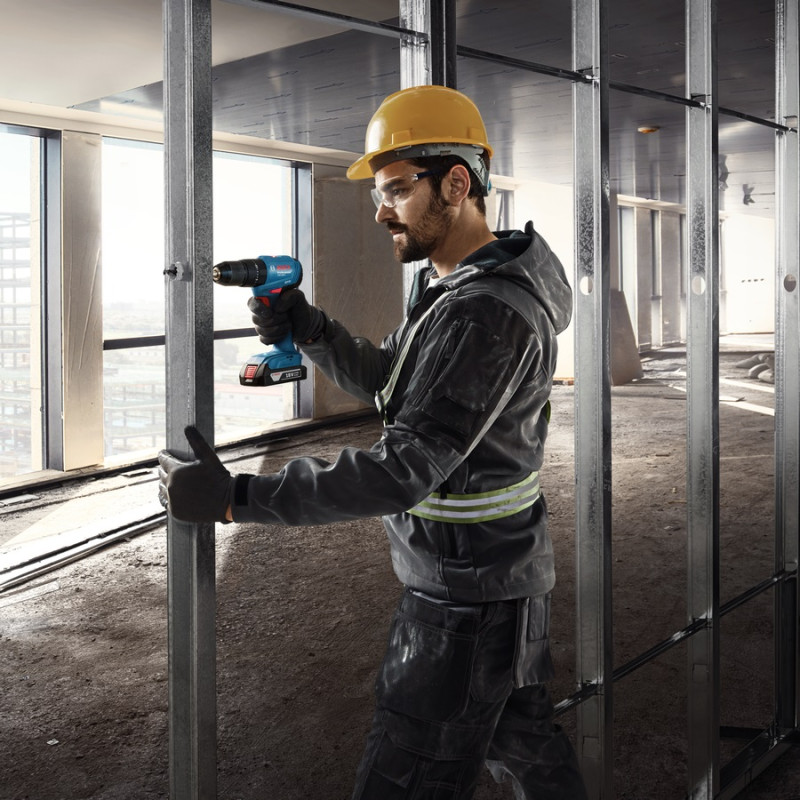 BOSCH Акумуляторний ударний дриль-шуруповерт GSB 185-LI,2 акумулятора 2.0 Ah, ЗП GAL 18V-20, кейс (06019K3100)