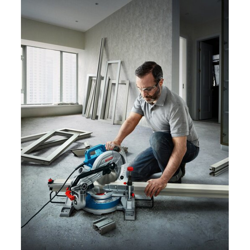 BOSCH Пила торцювальна GCM 216, 1300Вт, 216мм, 24мм, 10.1кг (0601B33000)