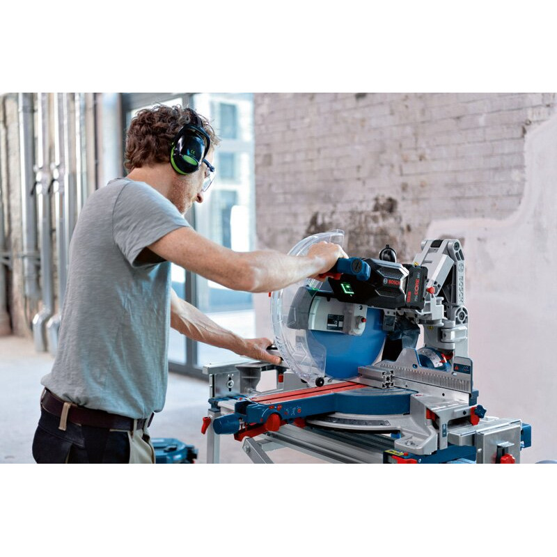 BOSCH Пила торцювальна GCM 18V-305 GDC, акумуляторна 18В (0601B43000)
