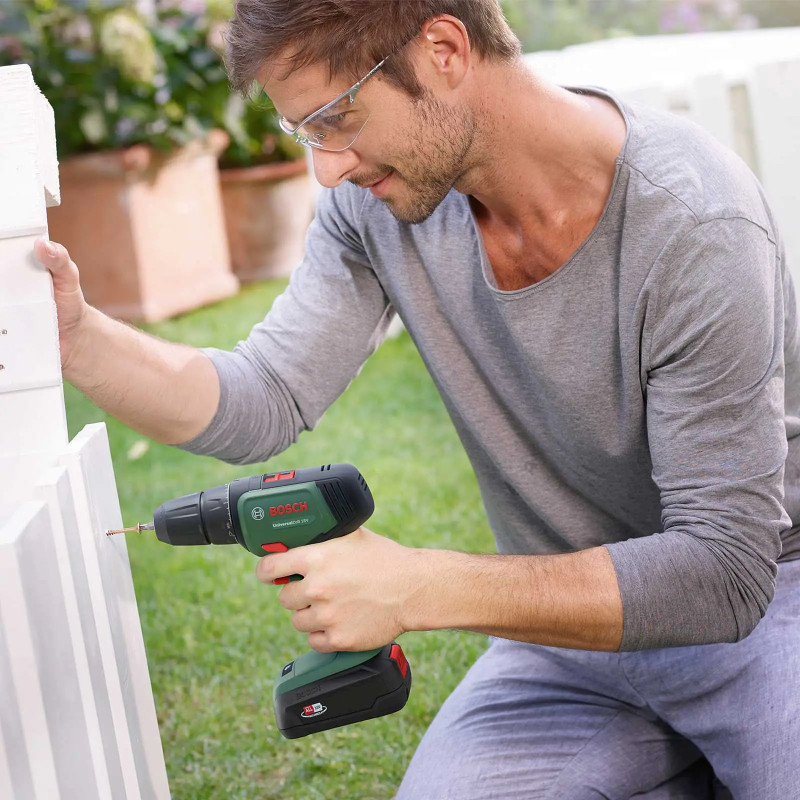 BOSCH Шуруповерт-дриль UniversalDrill 18V, 2x1.5Ач, 40Нм, 440/1450 об/хв, ЗП, 1.2кг, кейс (06039D4002)