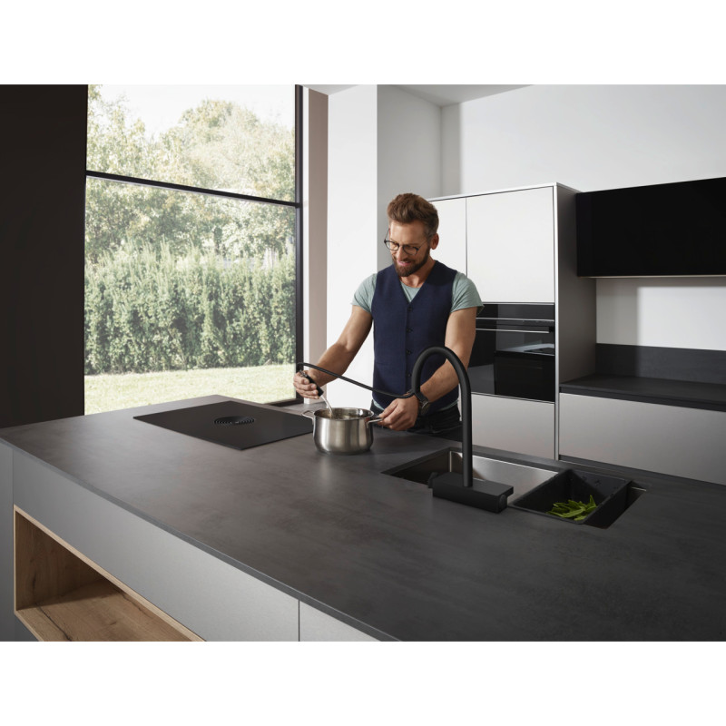 Hansgrohe Змішувач для кухні Aquno Select M81 з витяжним виливом чорний