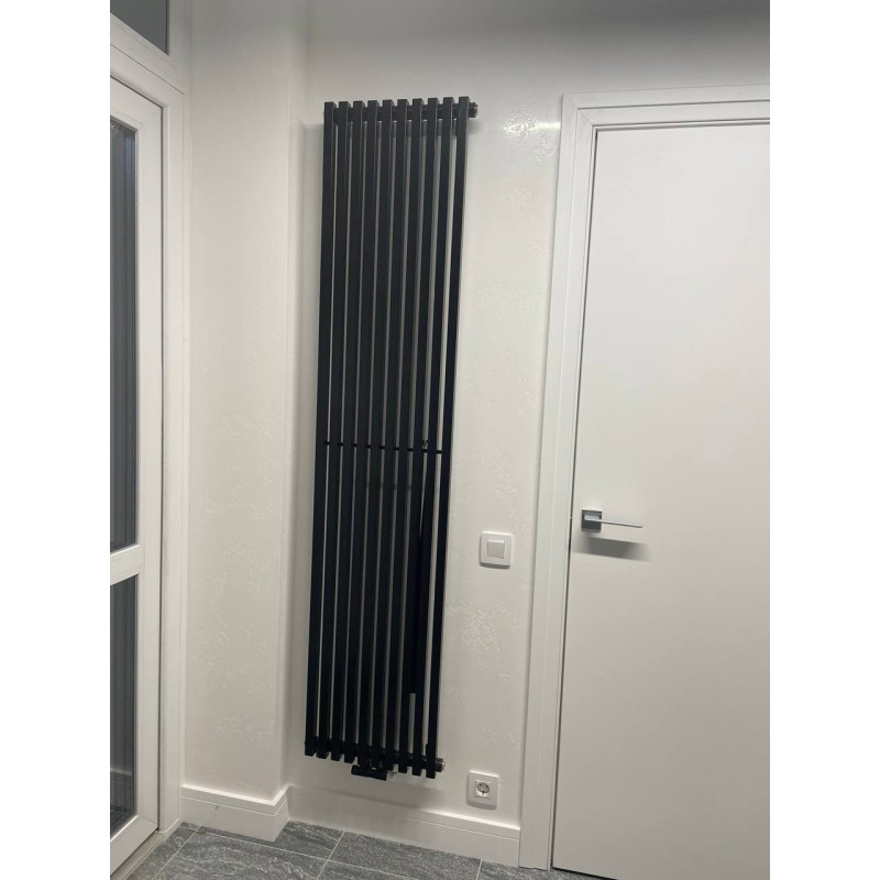 Betatherm Дизайнерский вертикальный радиатор Quantum 1800мм/405мм (BQ 1180/10 9005M 99)