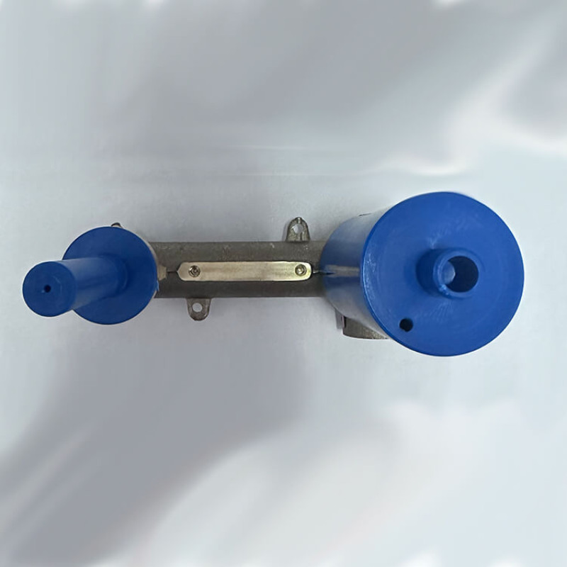 Paffoni LIG104NO70LIGHT Змішувач для раковини зі стіни, вилив 123мм, чорний матовий (LIG104NO70)