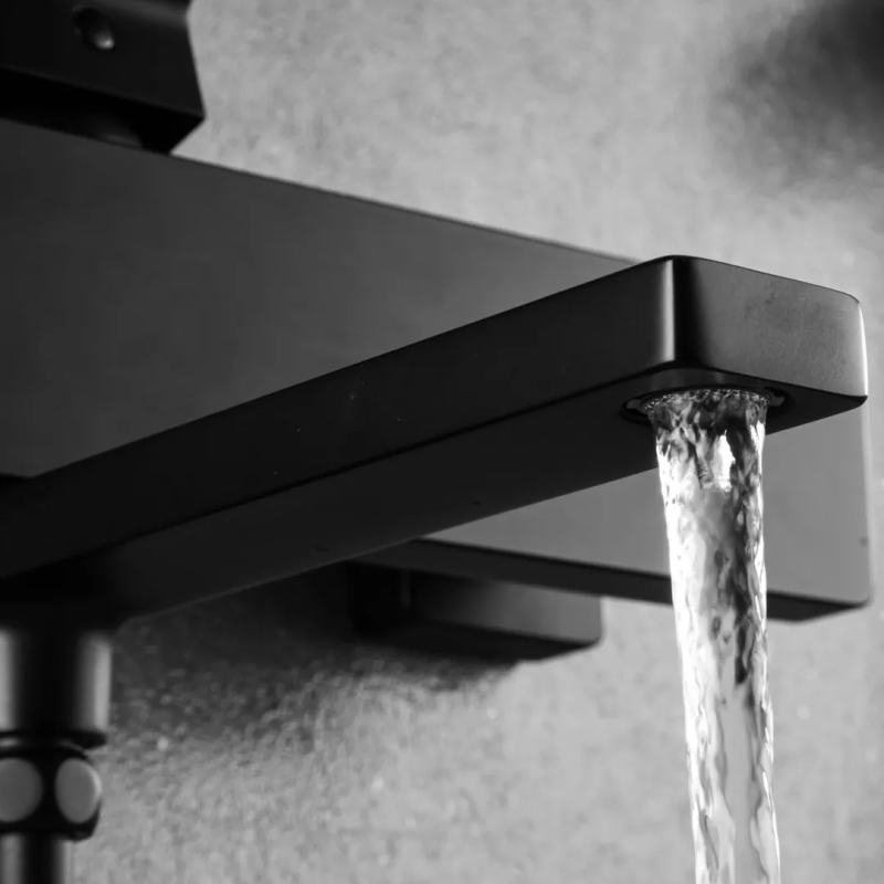 FAOP Змішувач для ванни A3209-6 з плоским виливом 192 мм, чорний