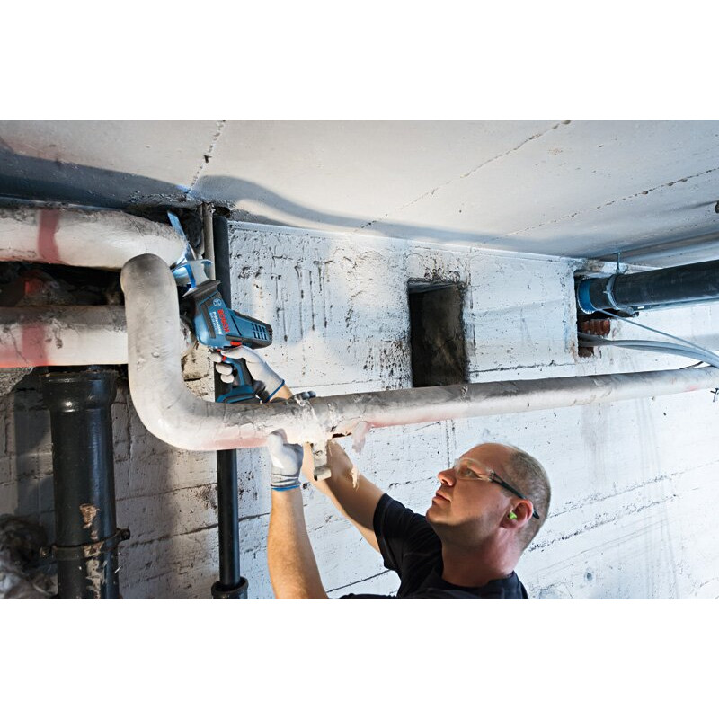 BOSCH Пила шабельна акумуляторна GSA 18 V-LI C, 18В, пропил 200мм, хід 21мм, 2.3кг, без АКБ та ЗП (06016A5001)