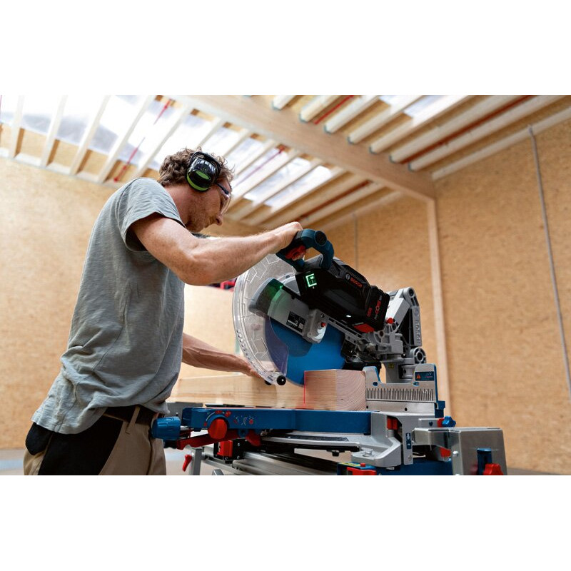 BOSCH Пила торцювальна GCM 18V-305 GDC, акумуляторна 18В (0601B43000)