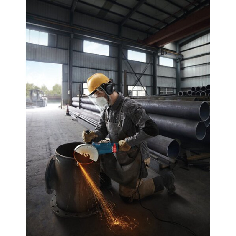 BOSCH Шлифмашина угловая (болгарка) GWS 24-230 JZ, 230мм, 2400Вт , 8500об•хв, плавн. пуск, із системою захисту від пилу Cyclone Tech, 5.8кг (06018C3300)