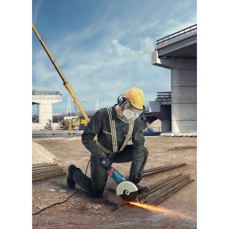 BOSCH Шлифмашина угловая (болгарка) GWS 24-230 JZ, 230мм, 2400Вт , 8500об•хв, плавн. пуск, із системою захисту від пилу Cyclone Tech, 5.8кг (06018C3300)