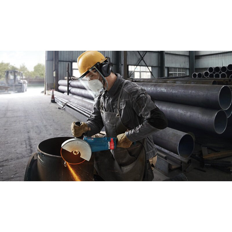 BOSCH Шлифмашина угловая (болгарка) GWS 24-230 JZ, 230мм, 2400Вт , 8500об•хв, плавн. пуск, із системою захисту від пилу Cyclone Tech, 5.8кг (06018C3300)