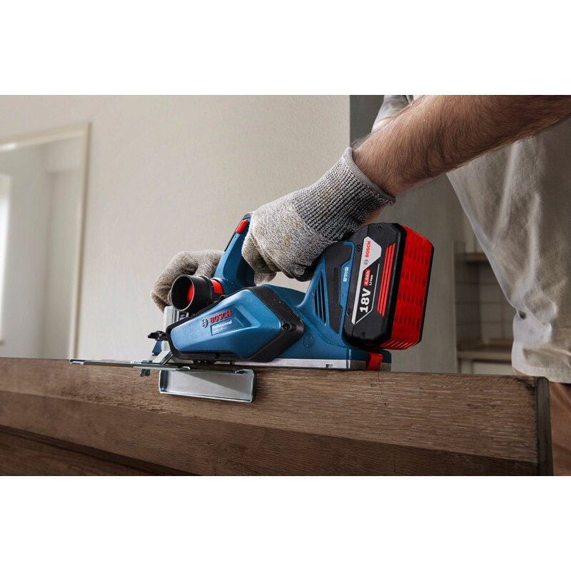 BOSCH Рубанок акумуляторний GHO 185-LI, 18В, 82мм, стругання до 2.6мм, паз до 9мм, без АКБ та ЗП (06015B5021)