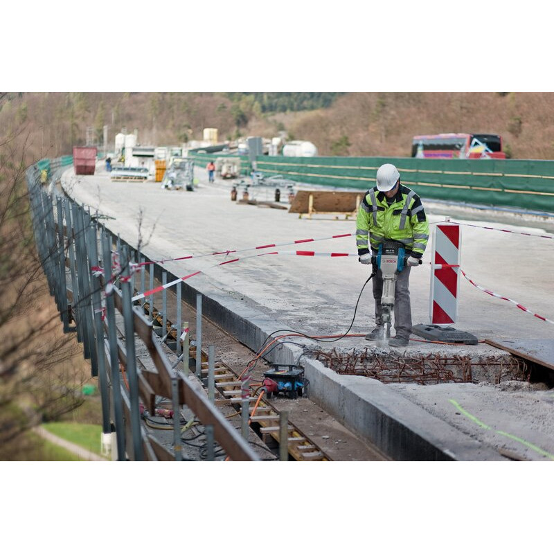 BOSCH Бетонолом Professional GSH 27 VC (061130A000)