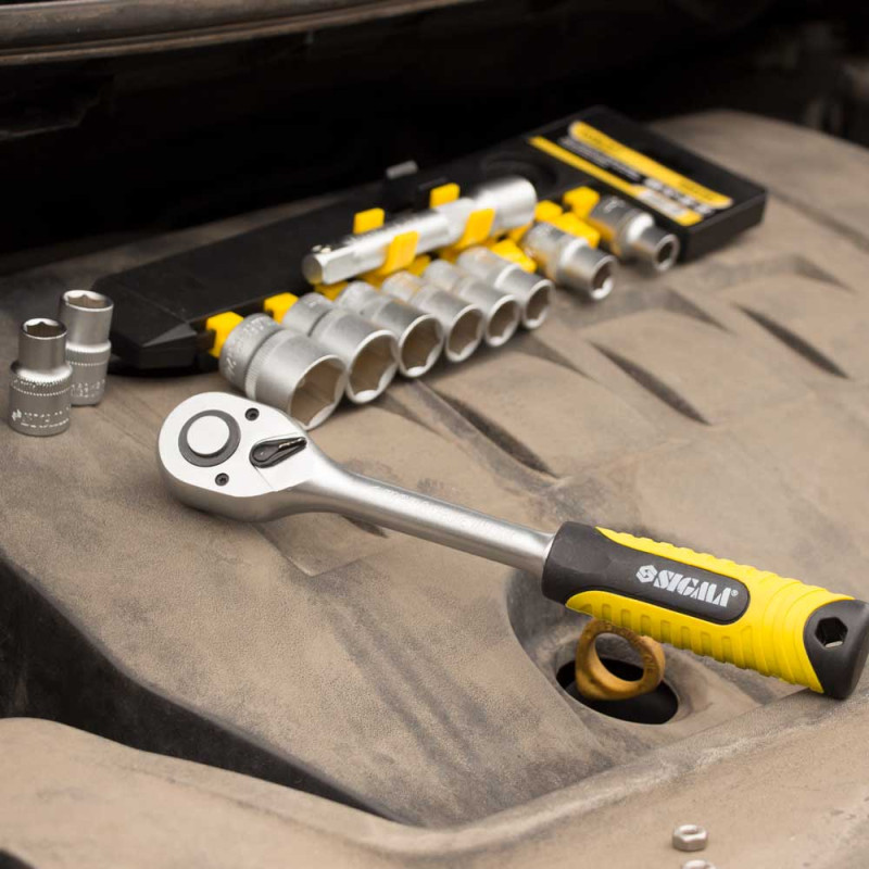 SIGMA Ключ-трещотка 1/2" с набором насадок и удлинителем 12шт CrV mid (6003701)