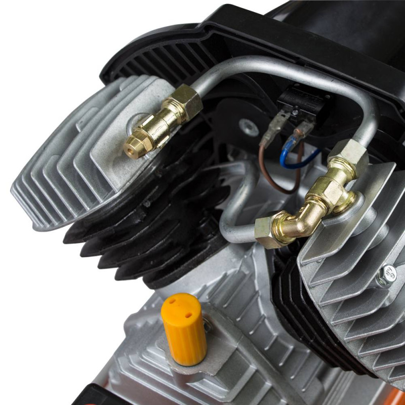 Grad Компрессор V 2.2кВт 386л/мин 8бар 50л (2 крана) (7043935)