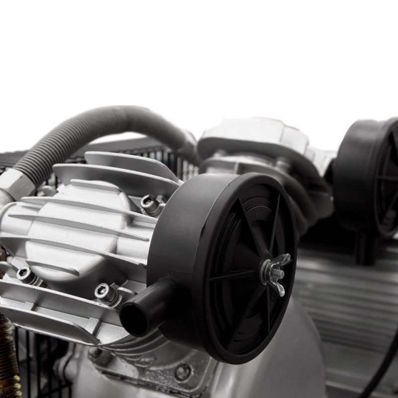 SIGMA Компрессор двухцилиндровый ременный 2.5кВт 396л/мин 10бар 100л (2 крана) (7044151)