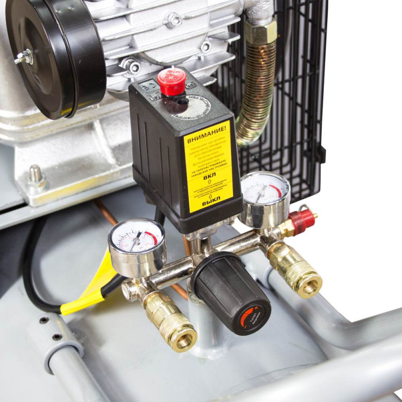 SIGMA Компрессор ременный трехцилиндровый 380В 3кВт 610л/мин 10бар 135л (7044711)