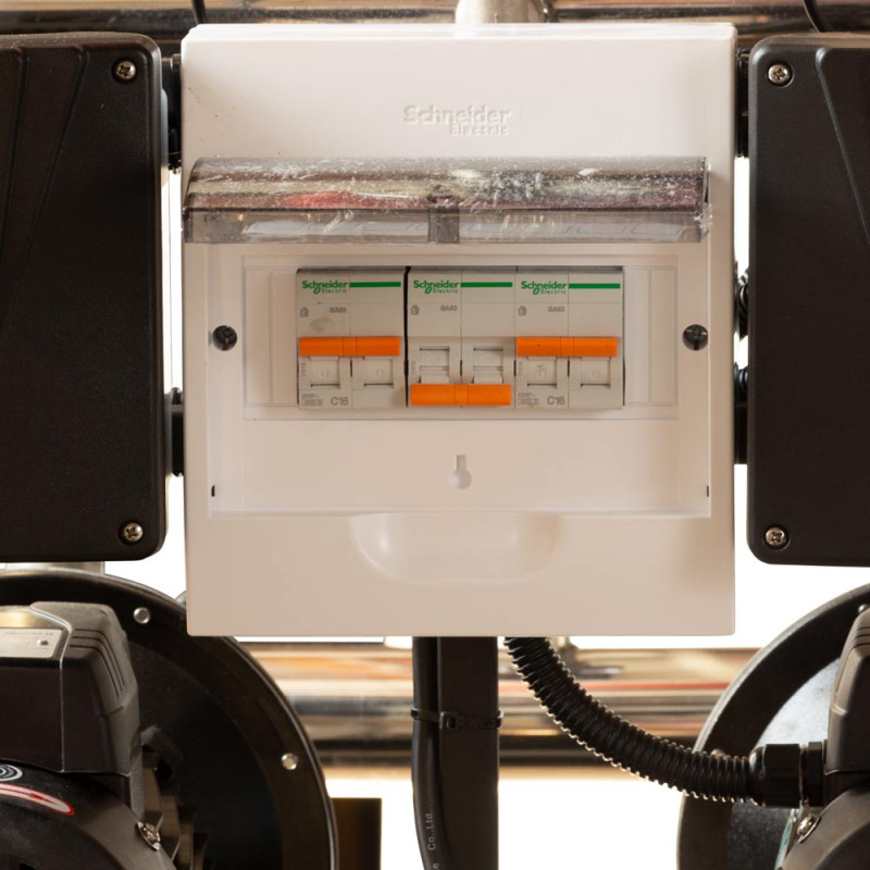 Leo Станция повышения давления 2×0.55кВт Hmax 29.5м Qmax 80л/мин нерж 5л + частотная регулировка 3.0 (2 AMSm70/0.55-2AVF-1.1M-5)