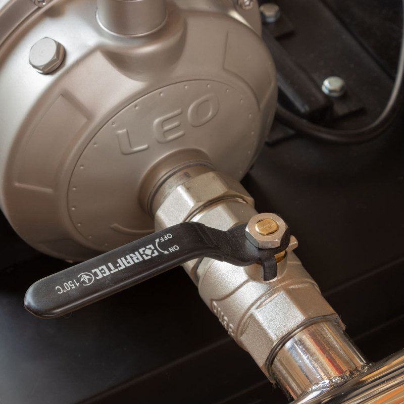 Leo Станция повышения давления 2×0.55кВт Hmax 29.5м Qmax 80л/мин нерж 5л + частотная регулировка 3.0 (2 AMSm70/0.55-2AVF-1.1M-5)