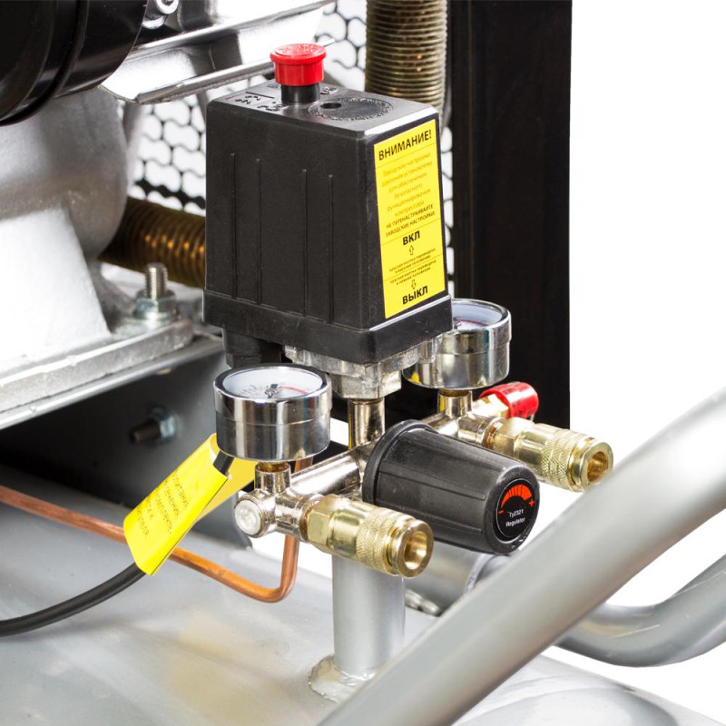 SIGMA Компрессор ременный трехцилиндровый 380В 5.5кВт 865л/мин 10бар 200л (7044761)