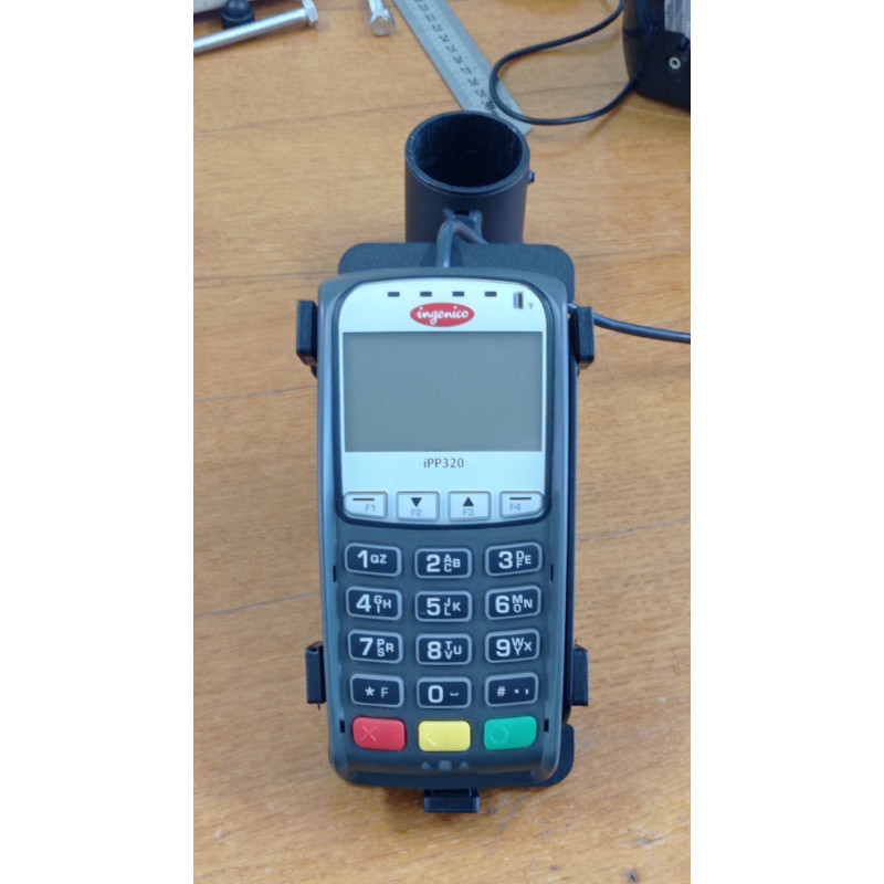 KVADO Тримач банківського терміналу на консолі