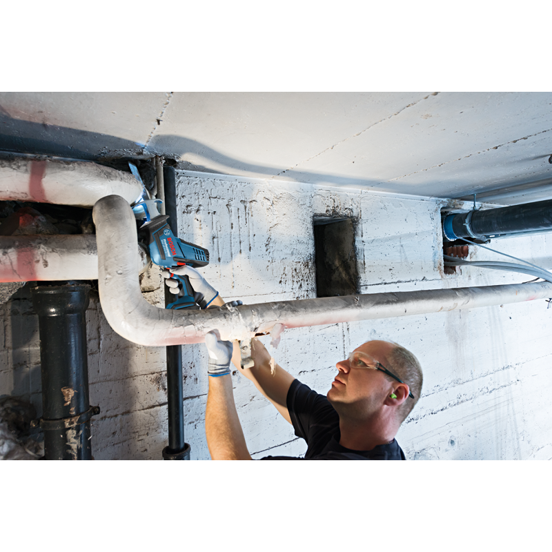 BOSCH Пила шабельна акумуляторна GKS 18 V-LI, 18В, пропил 250мм, хід 24мм, без АКБ та ЗП (0615990L6H)