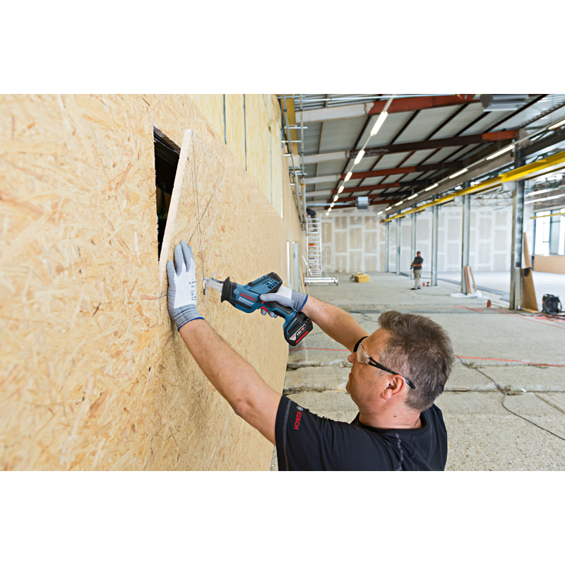 BOSCH Пила шабельна акумуляторна GKS 18 V-LI, 18В, пропил 250мм, хід 24мм, без АКБ та ЗП (0615990L6H)