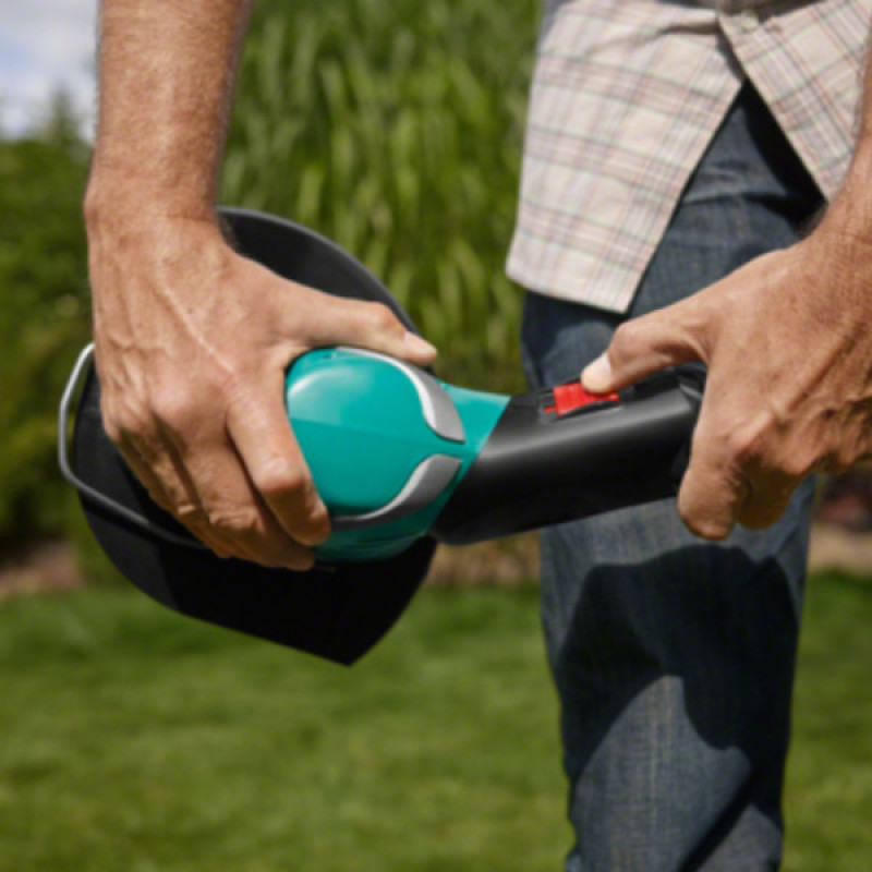 BOSCH Тример садовий ART 24, 400Вт, 24 см, 2.6 кг, телескопічна рукоятка (06008A5800)