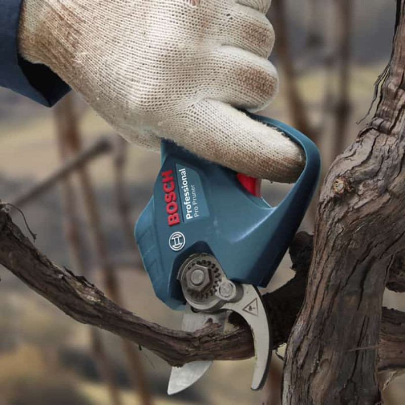 BOSCH Секатор Pro Pruner акумуляторний, 12В, 3.0 Ач, до 25мм, 1кг, сет. 2 ак. (06019K1021)