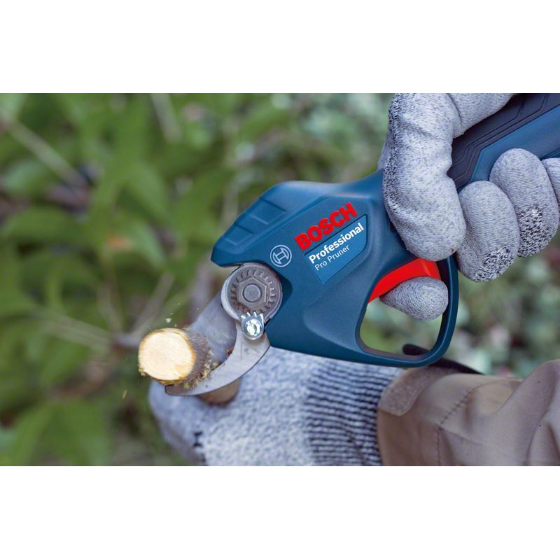 BOSCH Секатор Pro Pruner акумуляторний, 12В, 3.0 Ач, до 25мм, 1кг, сет. 2 ак. (06019K1021)