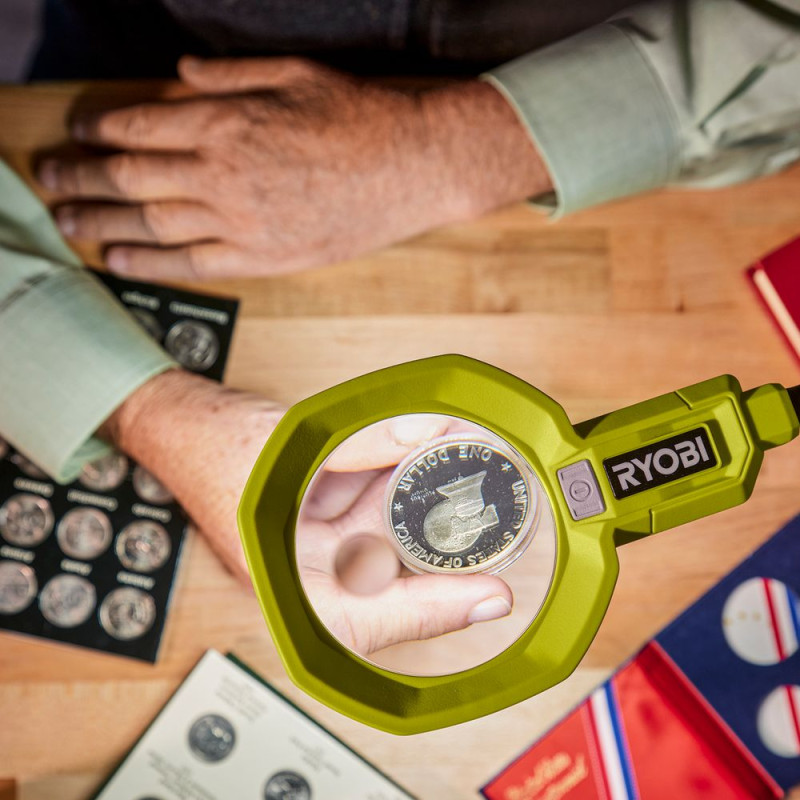 Ryobi Ліхтар RML18-0, 18В ONE+, 500лм, 2 режими,гнучка штанга, збільшувальналінза 86мм (без АКБ та ЗП) (5133005669)