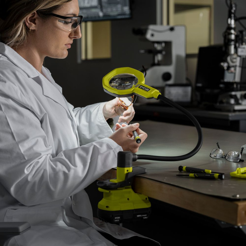 Ryobi Ліхтар RML18-0, 18В ONE+, 500лм, 2 режими,гнучка штанга, збільшувальналінза 86мм (без АКБ та ЗП) (5133005669)