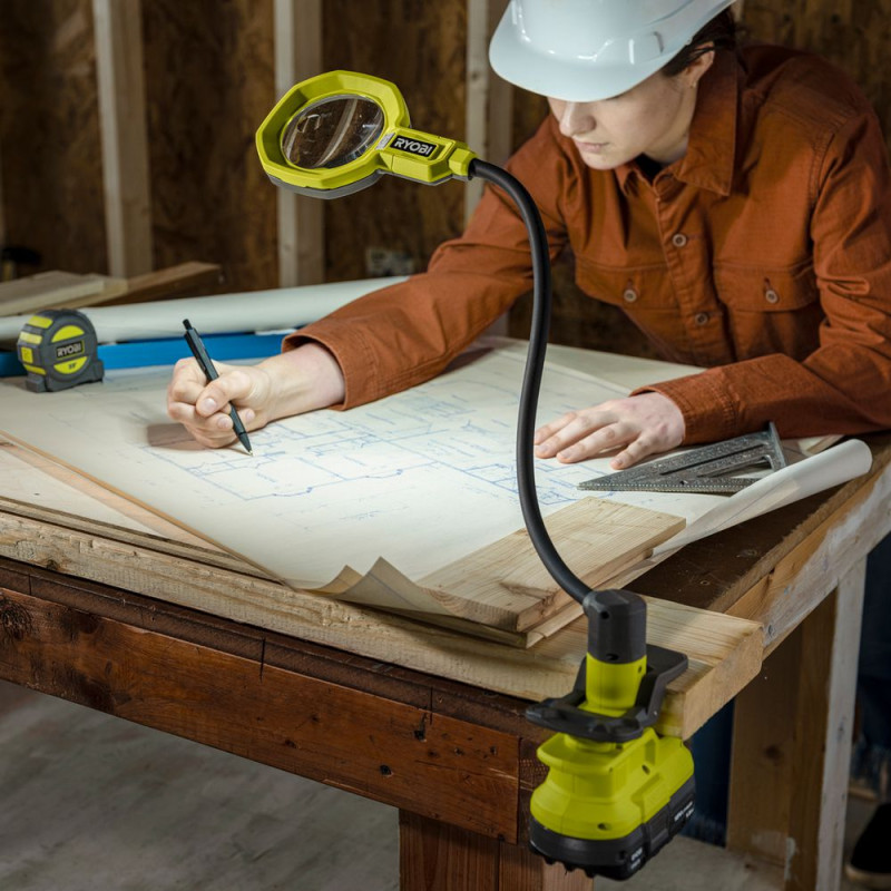 Ryobi Ліхтар RML18-0, 18В ONE+, 500лм, 2 режими,гнучка штанга, збільшувальналінза 86мм (без АКБ та ЗП) (5133005669)