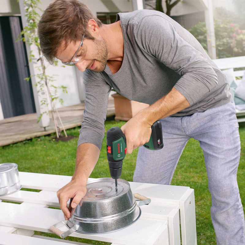 BOSCH Шуруповерт-дриль UniversalDrill 18V, 2x1.5Ач, 40Нм, 440/1450 об/хв, ЗП, 1.2кг, кейс (06039D4002)