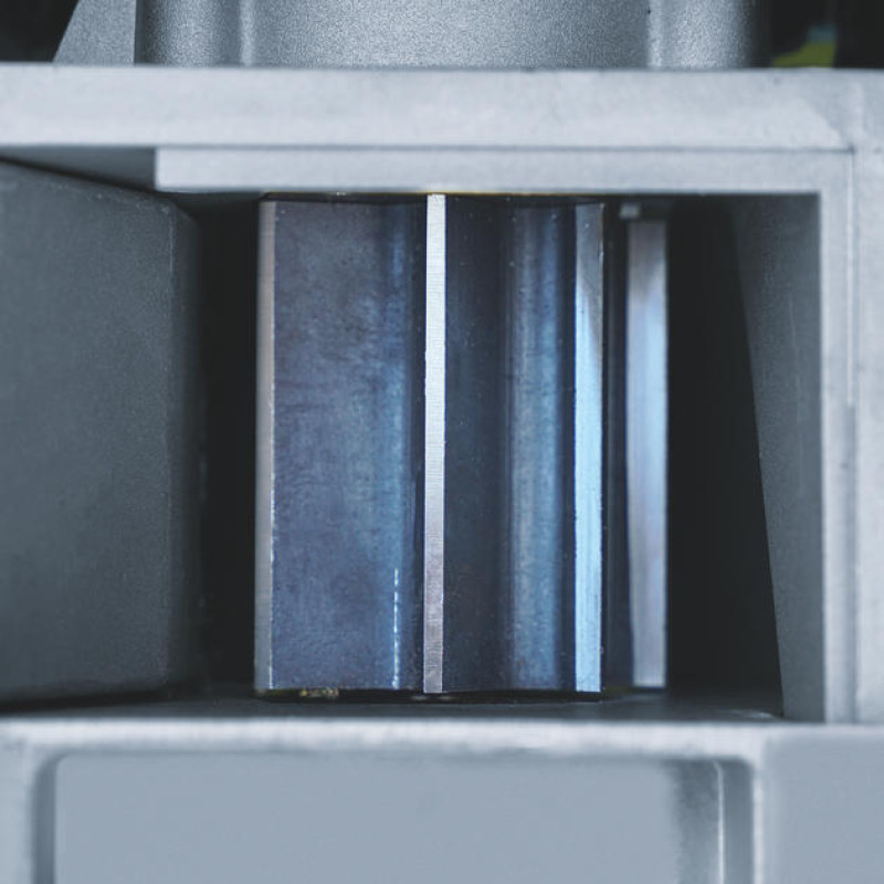 BOSCH Подрібнювач садовий AXT22D 2200Вт 40 об/хв 38мм 53 л. 31.3кг ріжуча система Turbine-Cut низькошумний (0600803003)