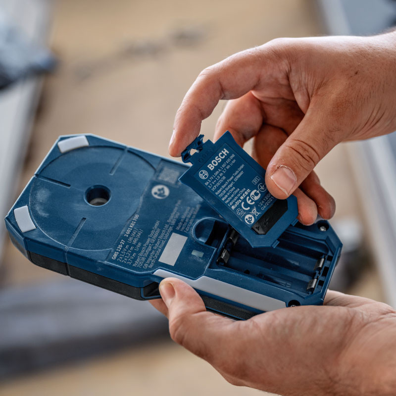 BOSCH Детектор акумуляторний GMS 120-27 Professional, до 120мм, 2ААх1.5В, IP54, чохол, 0.24кг (0601081700)