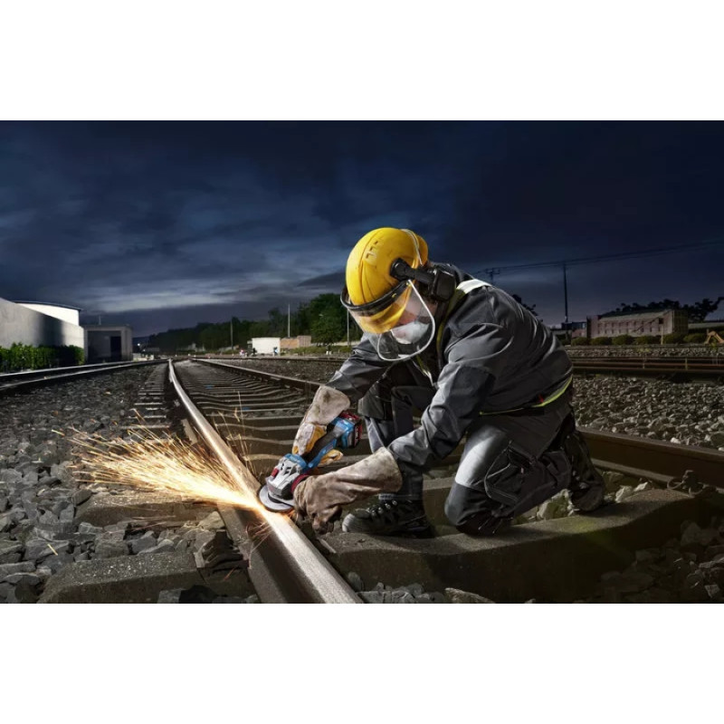 BOSCH Шліфмашина кутова акумуляторна GWS 18V-11S 125мм 18В 1x5А·год 0-9000об·хв 1.7кг кейс ЗПGAL1880CV (06019N4003)